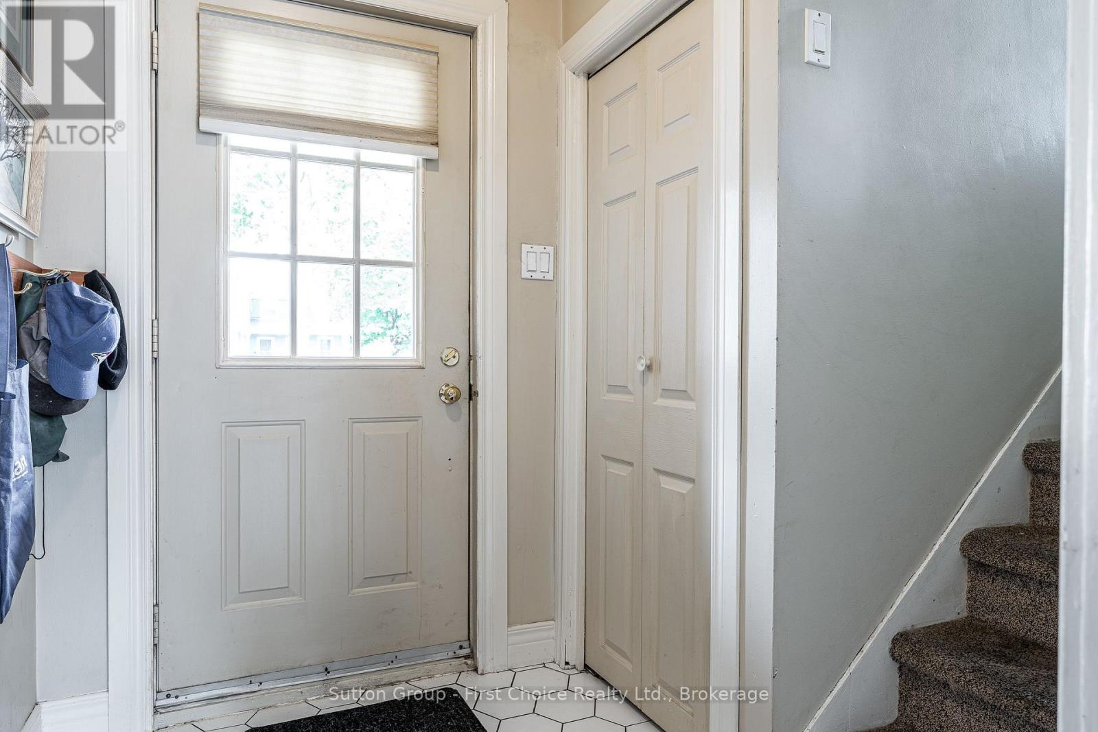 141 Perth Street, Stratford, Ontario  N5A 3Y1 - Photo 5 - X12983104