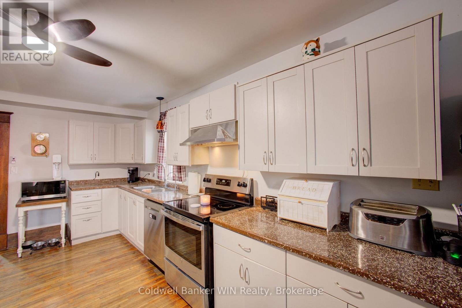 17 Arthur Street E, Minto, Ontario  N0G 1Z0 - Photo 12 - X12984258