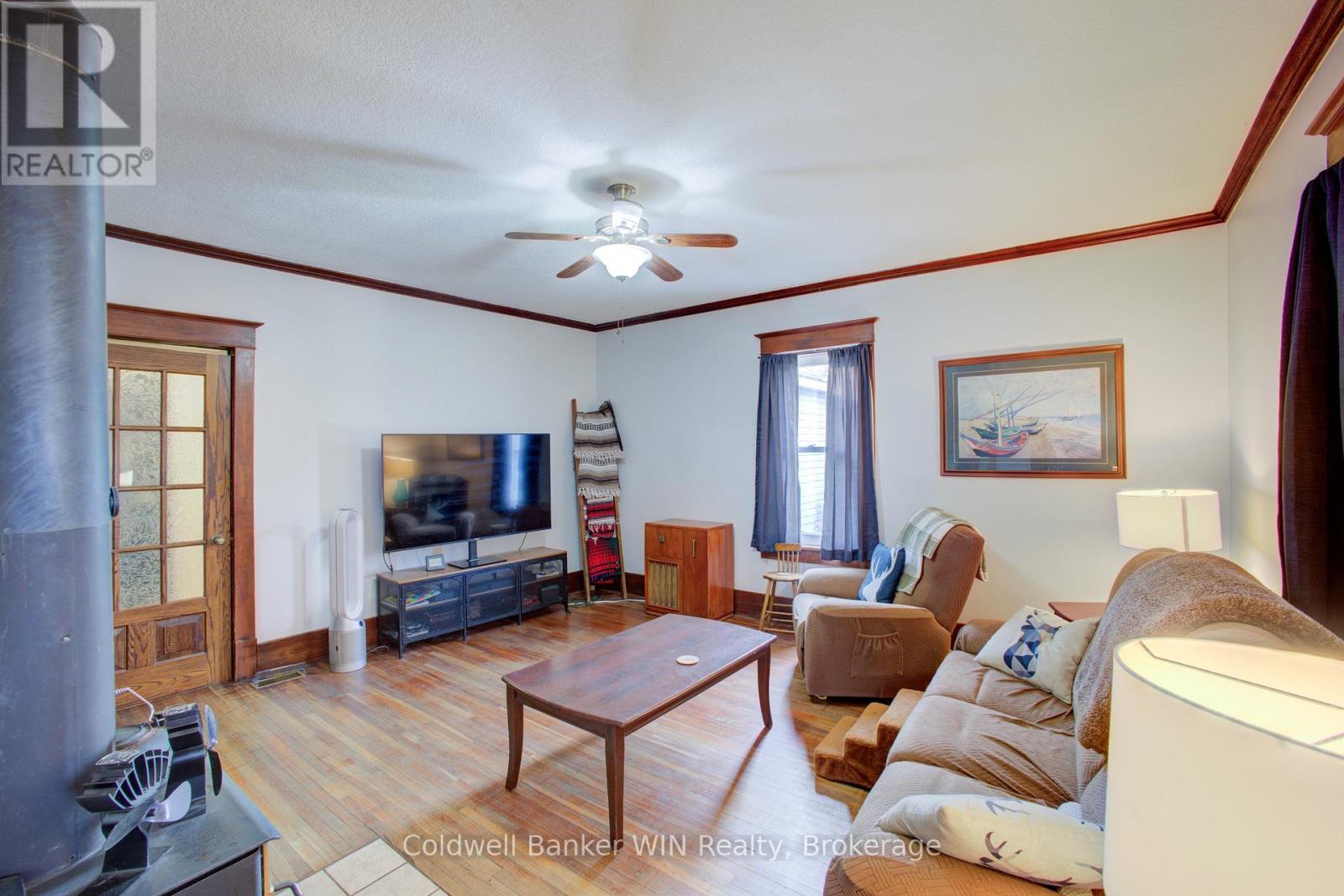 17 Arthur Street E, Minto, Ontario  N0G 1Z0 - Photo 3 - X12984258