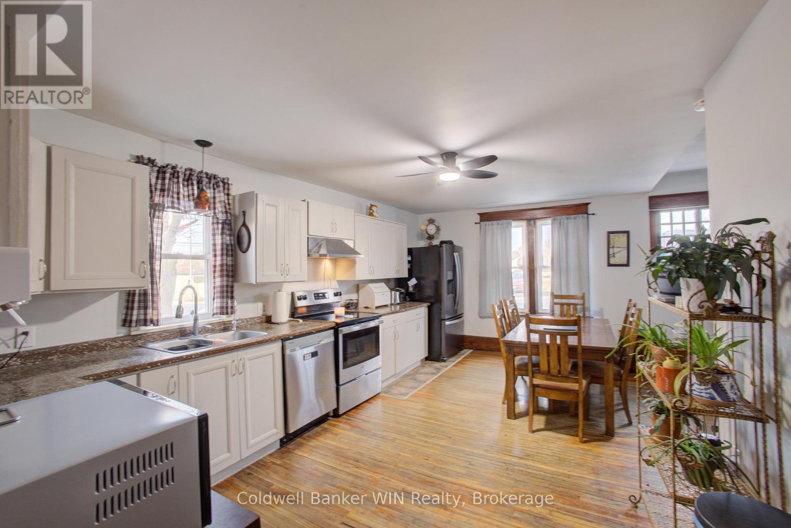 17 Arthur Street E, Minto, Ontario  N0G 1Z0 - Photo 6 - X12984258