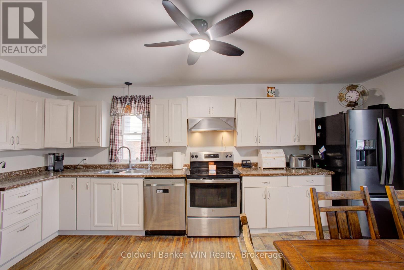 17 Arthur Street E, Minto, Ontario  N0G 1Z0 - Photo 8 - X12984258