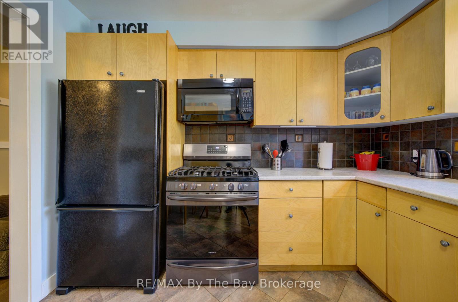 9 Frederick Drive, Wasaga Beach, Ontario  L9Z 1P9 - Photo 10 - S12984614