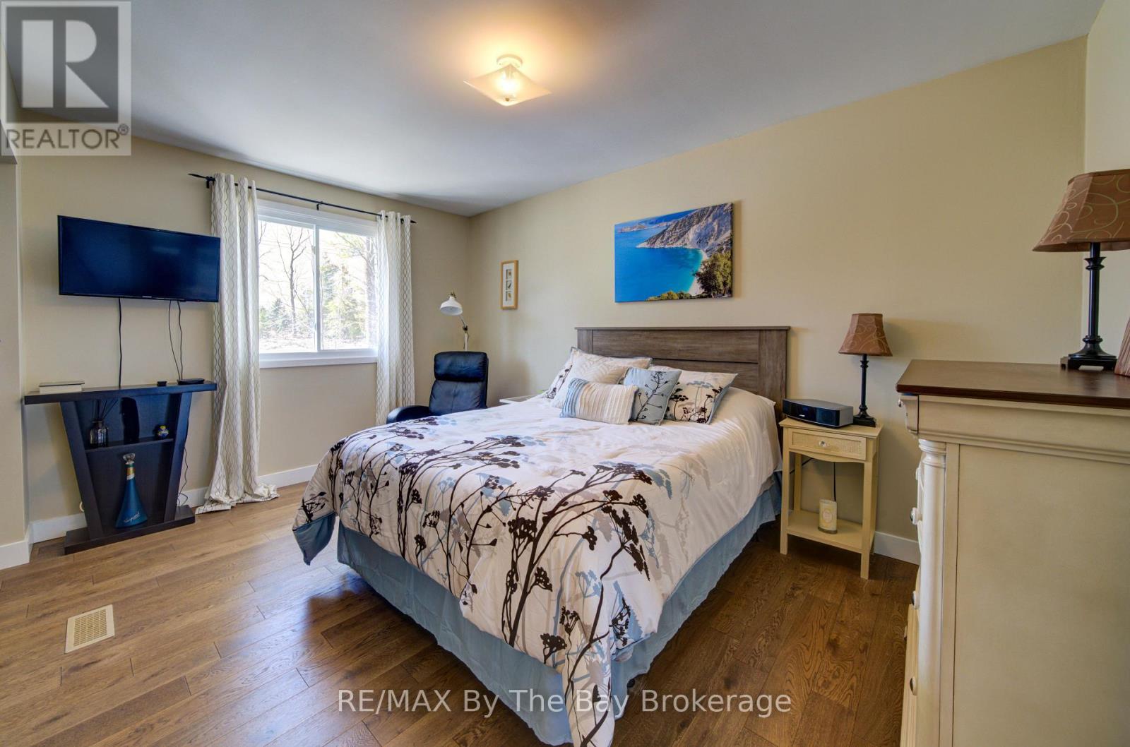 9 Frederick Drive, Wasaga Beach, Ontario  L9Z 1P9 - Photo 13 - S12984614