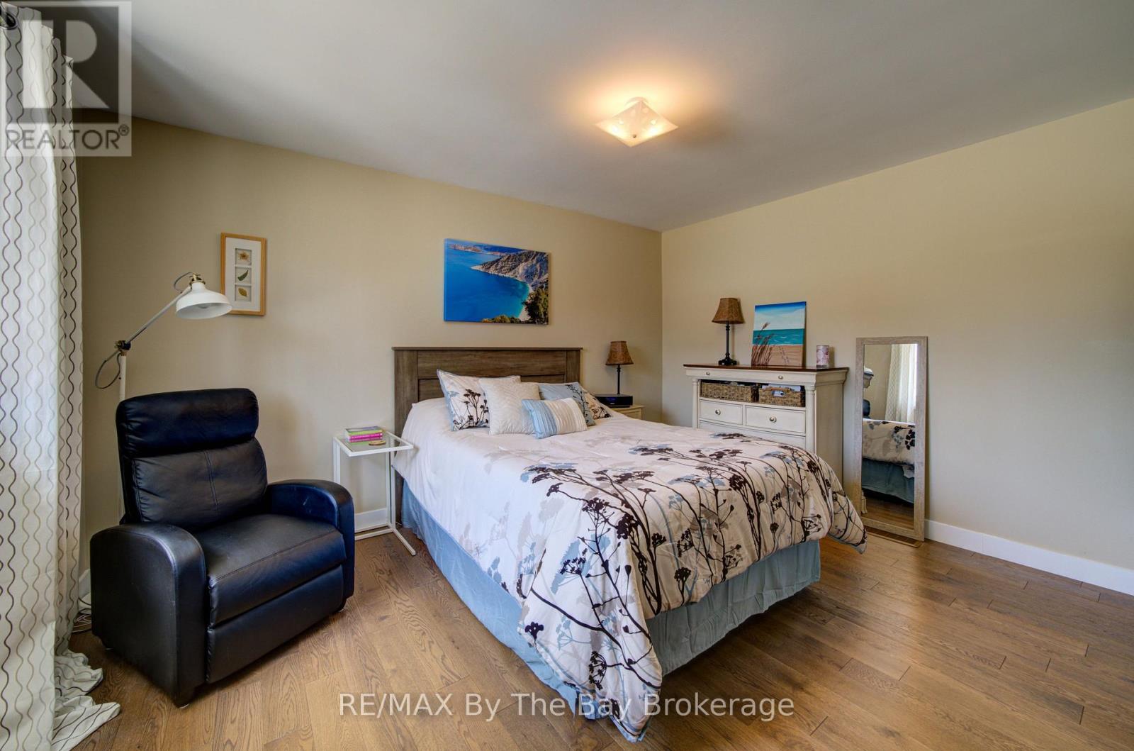 9 Frederick Drive, Wasaga Beach, Ontario  L9Z 1P9 - Photo 14 - S12984614