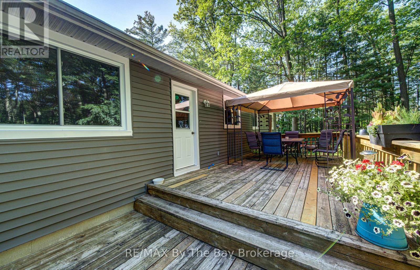 9 Frederick Drive, Wasaga Beach, Ontario  L9Z 1P9 - Photo 38 - S12984614