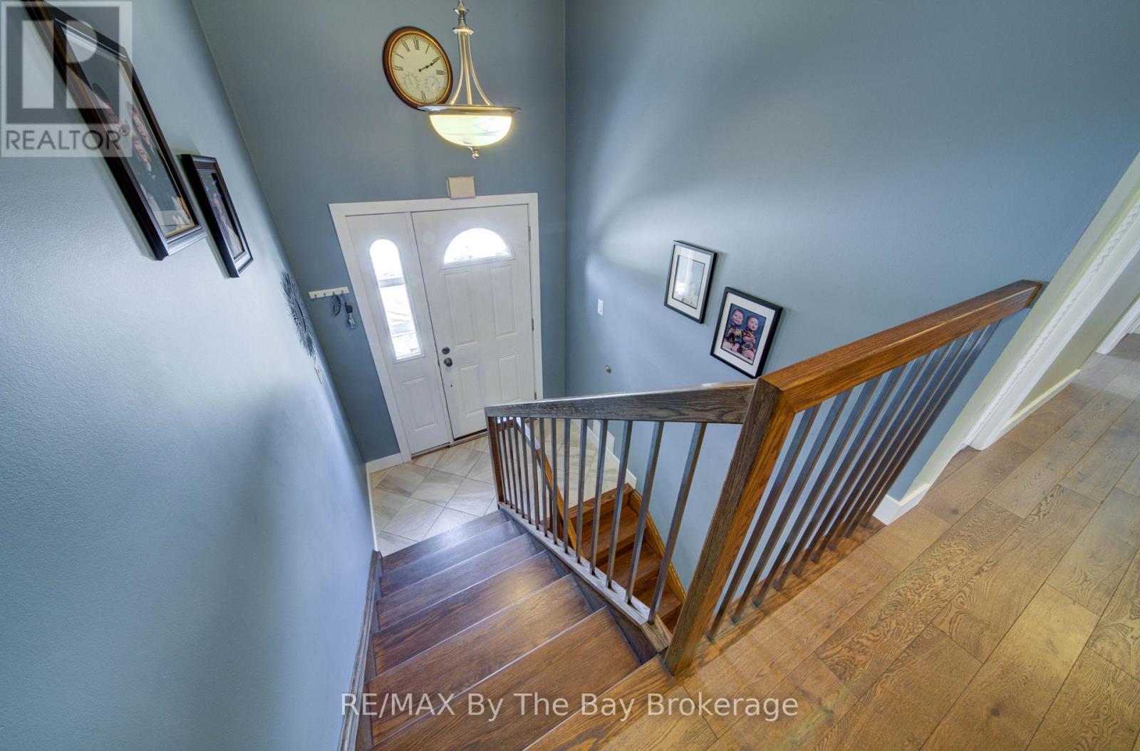9 Frederick Drive, Wasaga Beach, Ontario  L9Z 1P9 - Photo 5 - S12984614