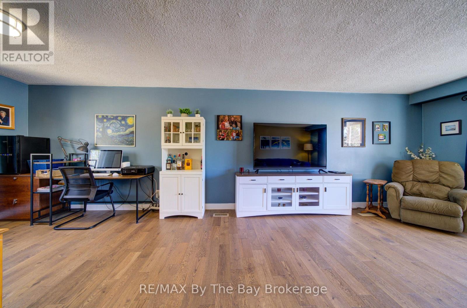 9 Frederick Drive, Wasaga Beach, Ontario  L9Z 1P9 - Photo 8 - S12984614