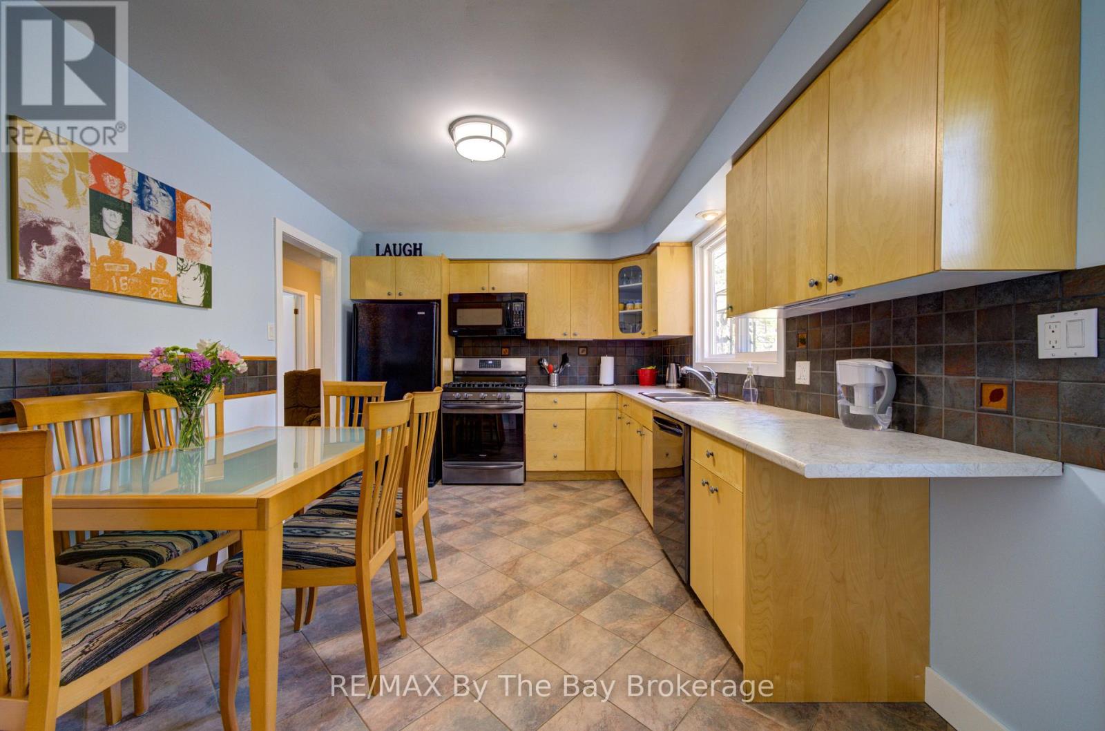 9 Frederick Drive, Wasaga Beach, Ontario  L9Z 1P9 - Photo 9 - S12984614