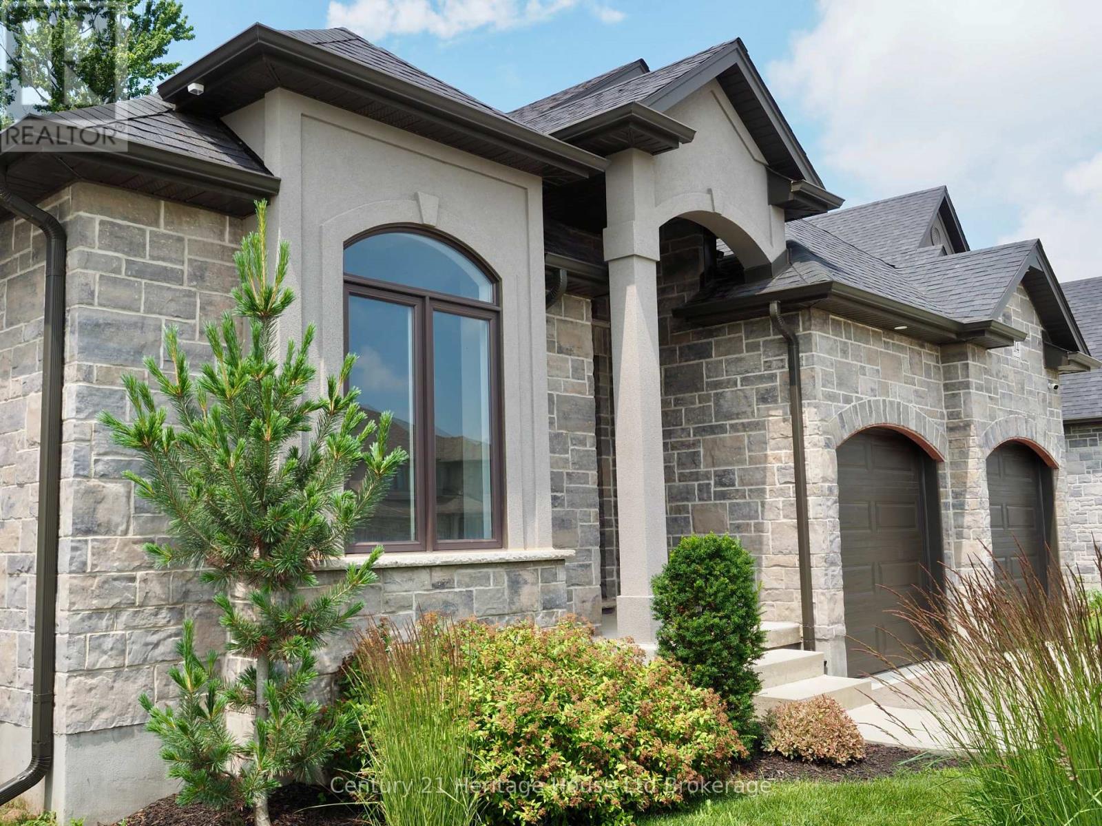 114 Beech Boulevard, Tillsonburg, Ontario  N4G 5S1 - Photo 2 - X12986076