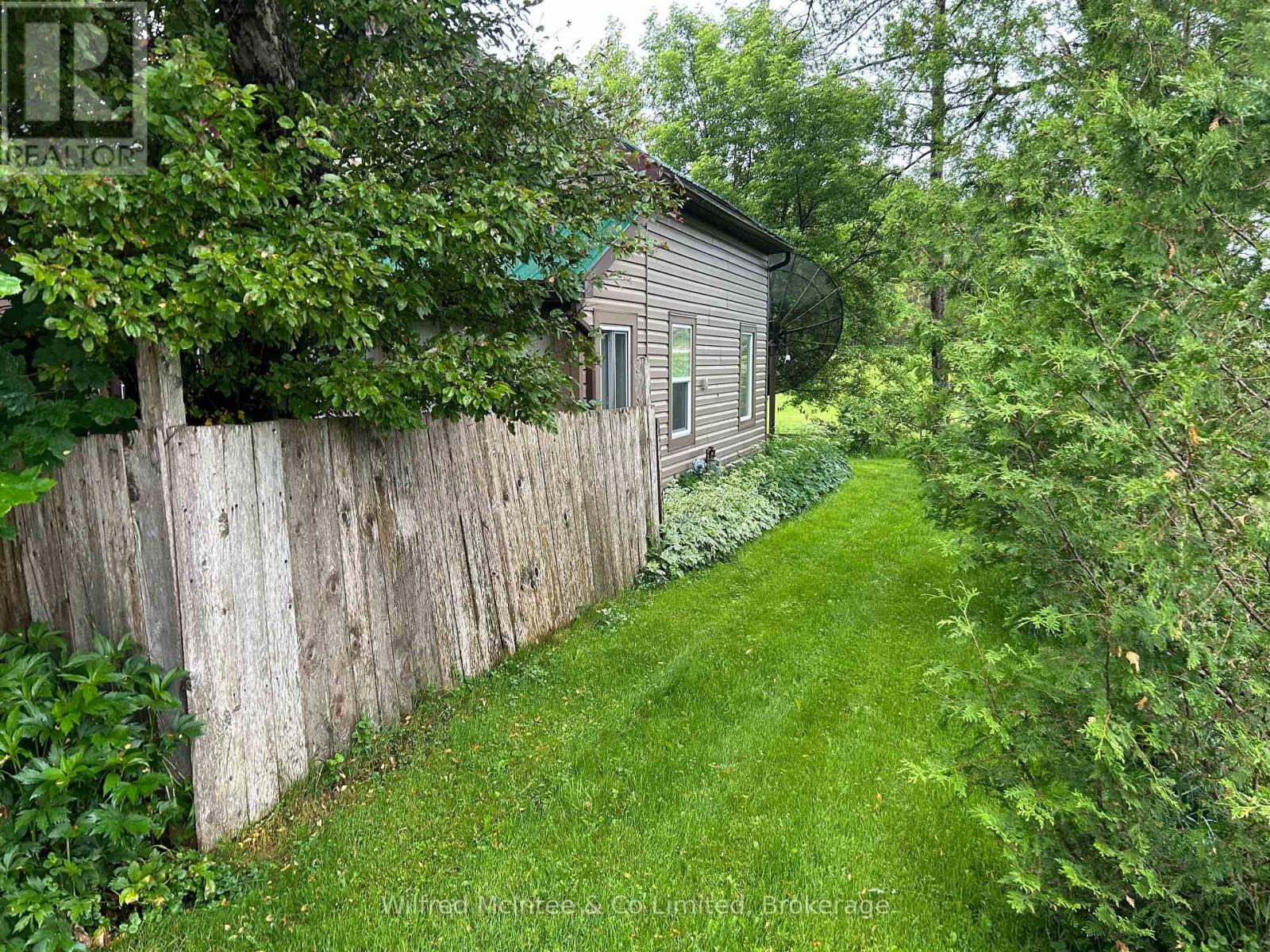 401866 Grey 4 Road, West Grey, Ontario  N4N 3B8 - Photo 3 - X12986352