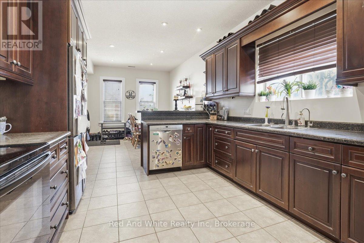 31 Bingeman Street, Kitchener, Ontario  N2H 2R7 - Photo 29 - X12986430