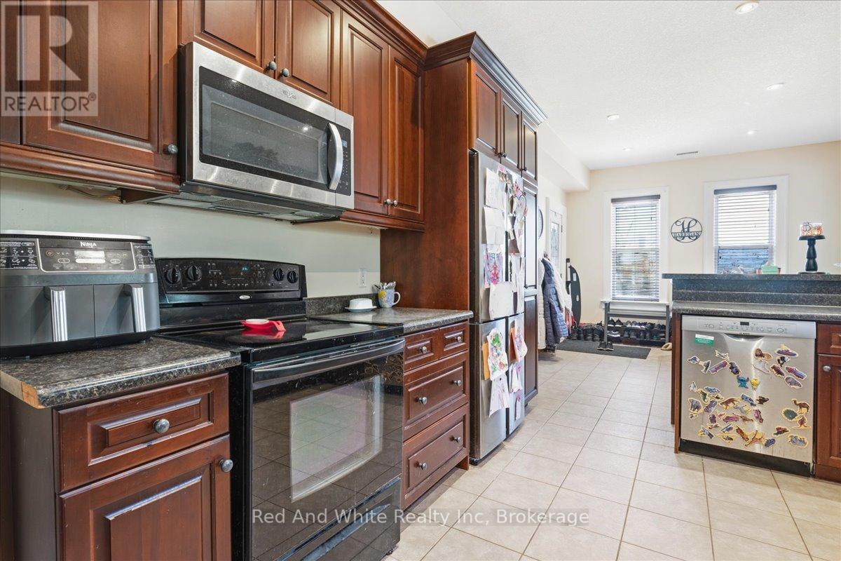 31 Bingeman Street, Kitchener, Ontario  N2H 2R7 - Photo 30 - X12986430