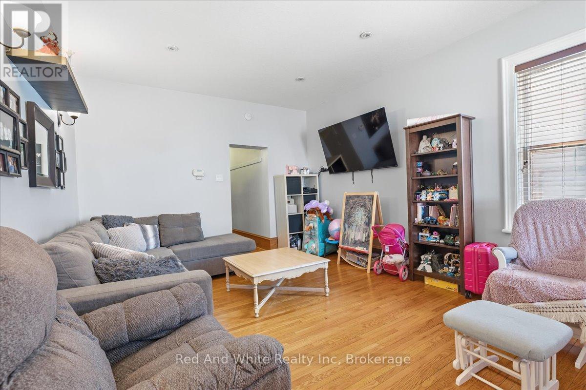 31 Bingeman Street, Kitchener, Ontario  N2H 2R7 - Photo 34 - X12986430