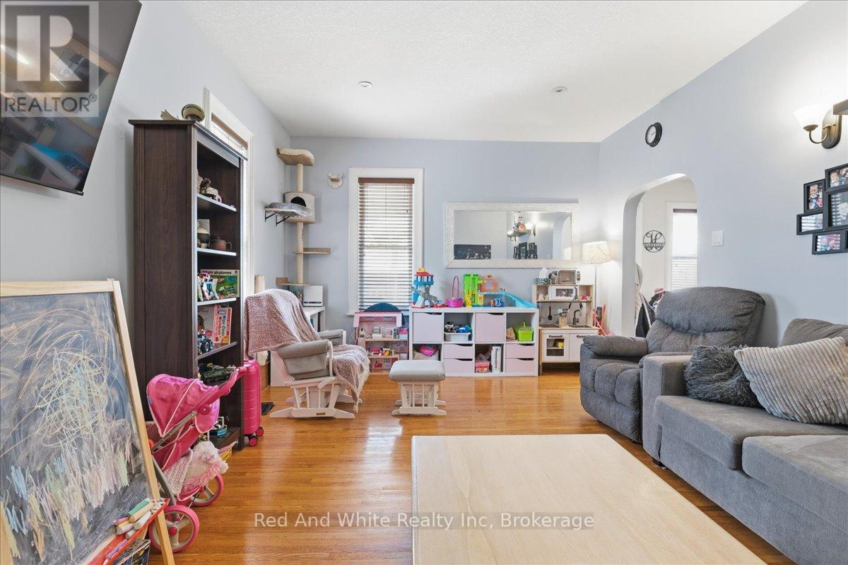 31 Bingeman Street, Kitchener, Ontario  N2H 2R7 - Photo 35 - X12986430