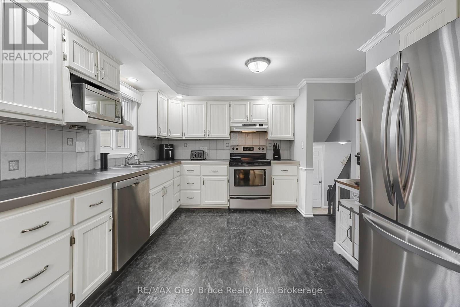 138 Main Street, Arran-Elderslie, Ontario  N0H 2N0 - Photo 16 - X12990284