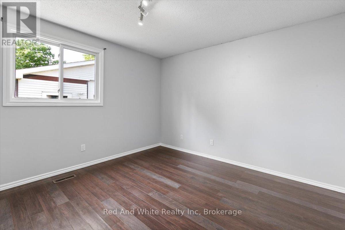 96 Pathfinder Crescent, Kitchener, Ontario  N2P 1S6 - Photo 11 - X12991064