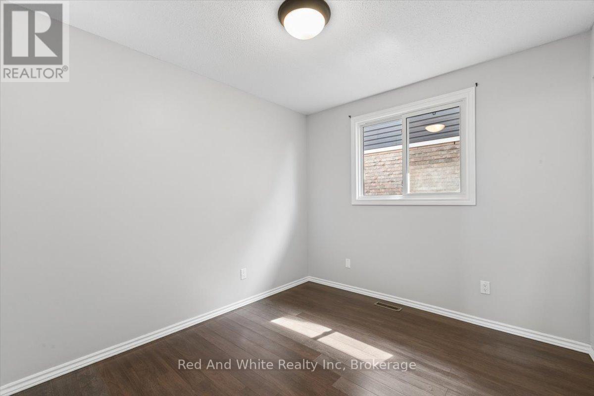 96 Pathfinder Crescent, Kitchener, Ontario  N2P 1S6 - Photo 16 - X12991064