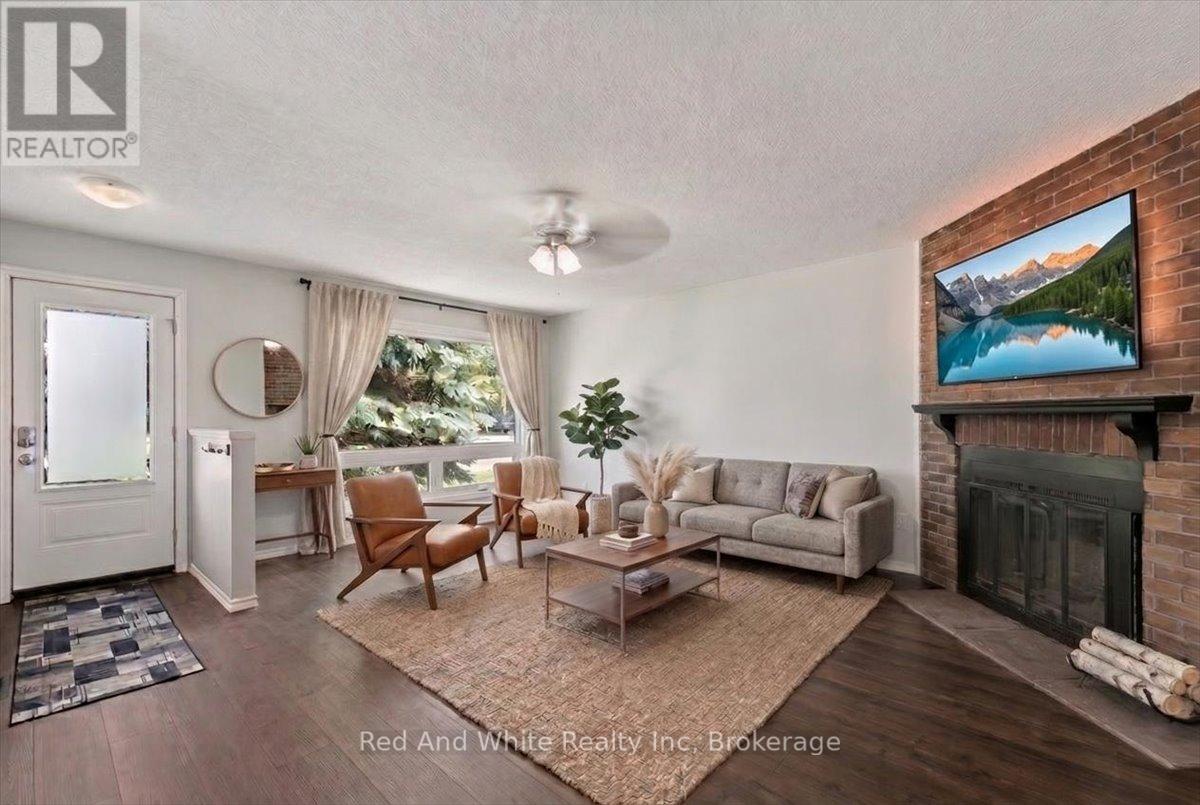 96 Pathfinder Crescent, Kitchener, Ontario  N2P 1S6 - Photo 2 - X12991064