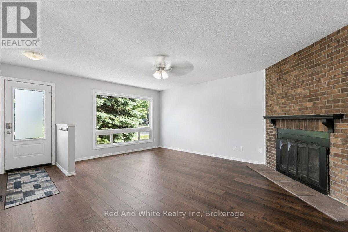 96 Pathfinder Crescent, Kitchener, Ontario  N2P 1S6 - Photo 3 - X12991064