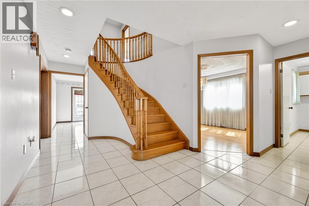 27 Trieste Place, Hamilton, Ontario  L9B 2C3 - Photo 3 - 40820230