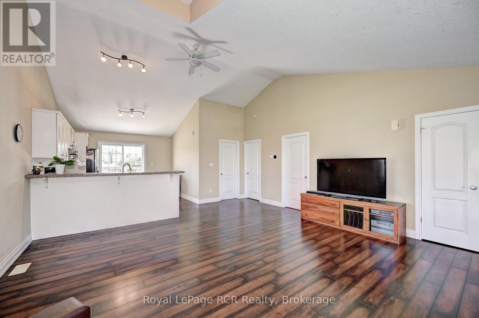 101 Douglas Street, West Grey, Ontario  N0G 1R0 - Photo 11 - X12993938