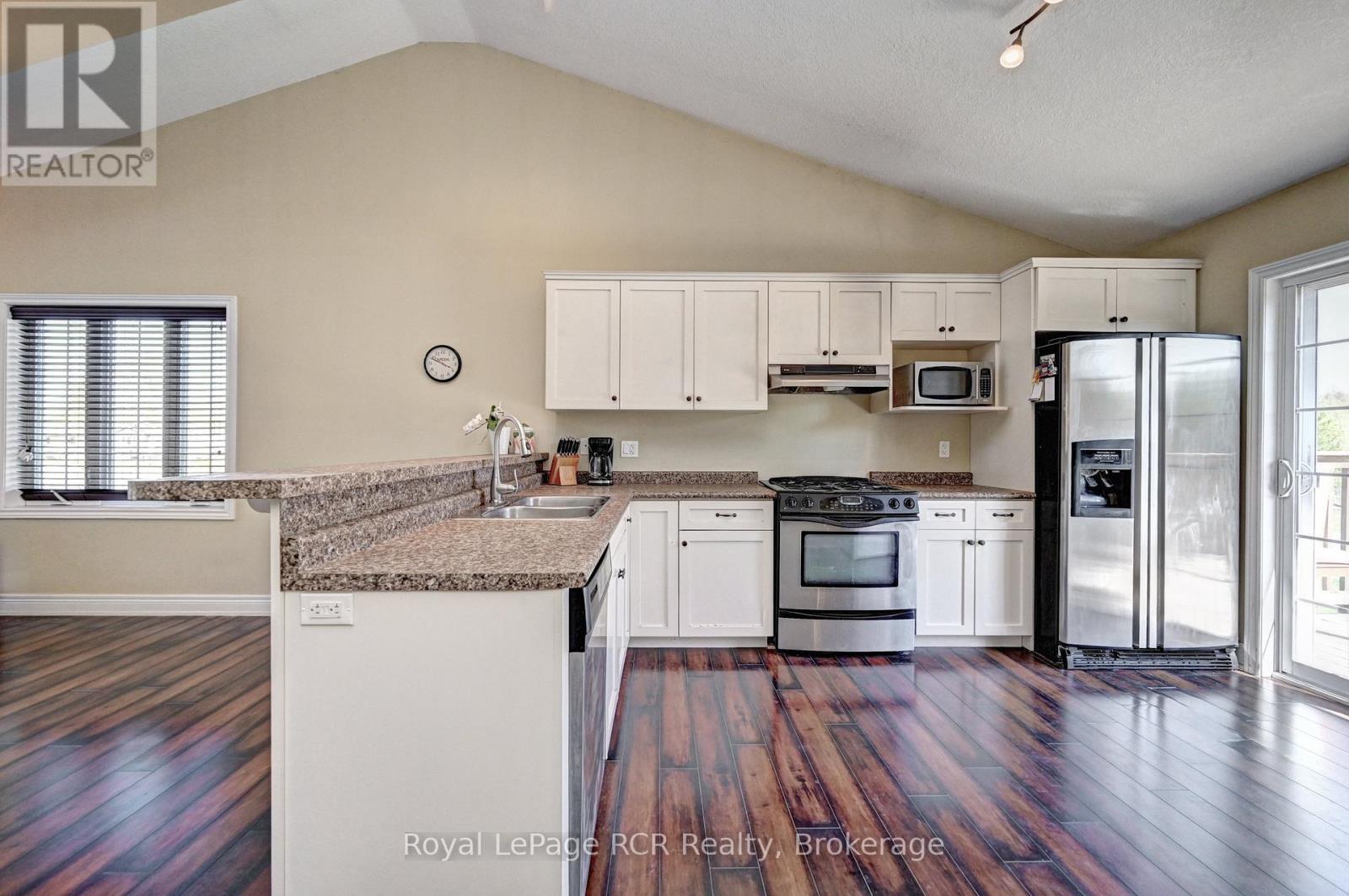 101 Douglas Street, West Grey, Ontario  N0G 1R0 - Photo 16 - X12993938