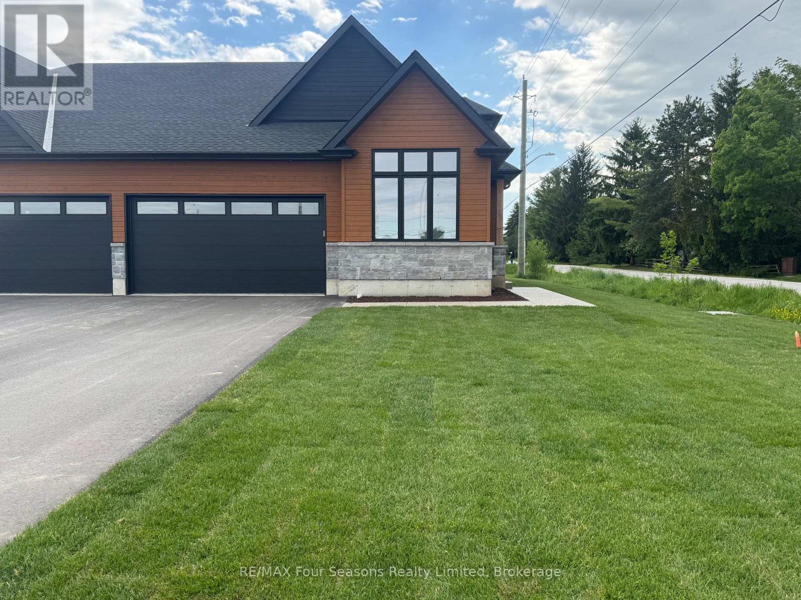 1 Boynton Court, Blue Mountains, Ontario  N0H 2P0 - Photo 2 - X12994508