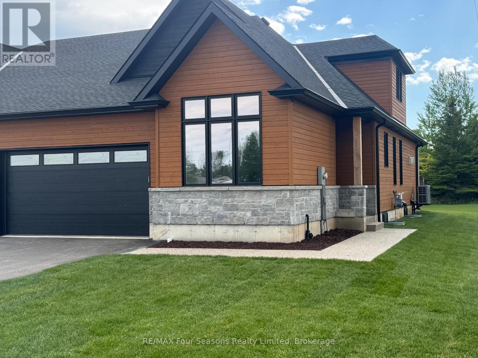 1 Boynton Court, Blue Mountains, Ontario  N0H 2P0 - Photo 3 - X12994508
