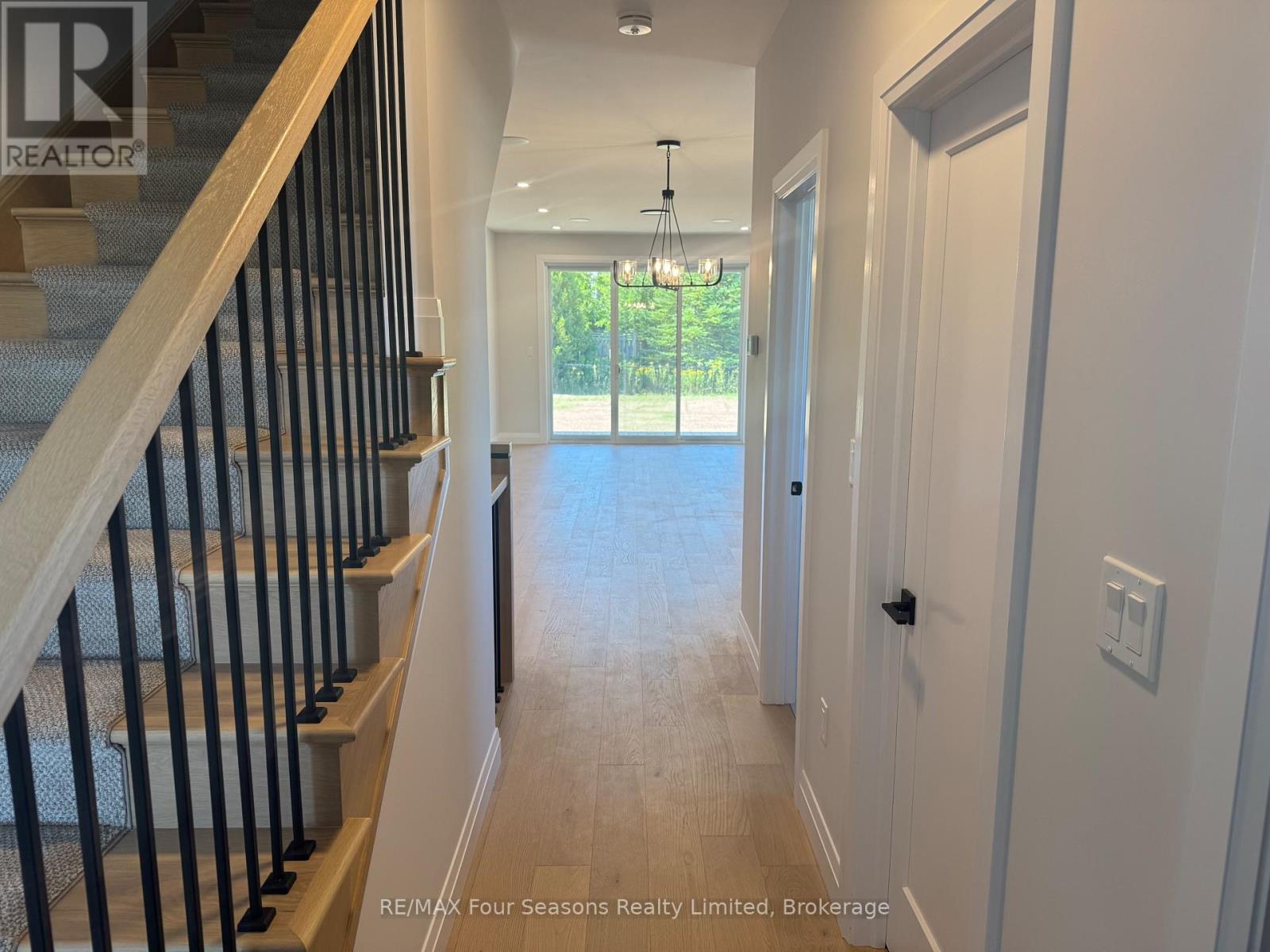 1 Boynton Court, Blue Mountains, Ontario  N0H 2P0 - Photo 4 - X12994508