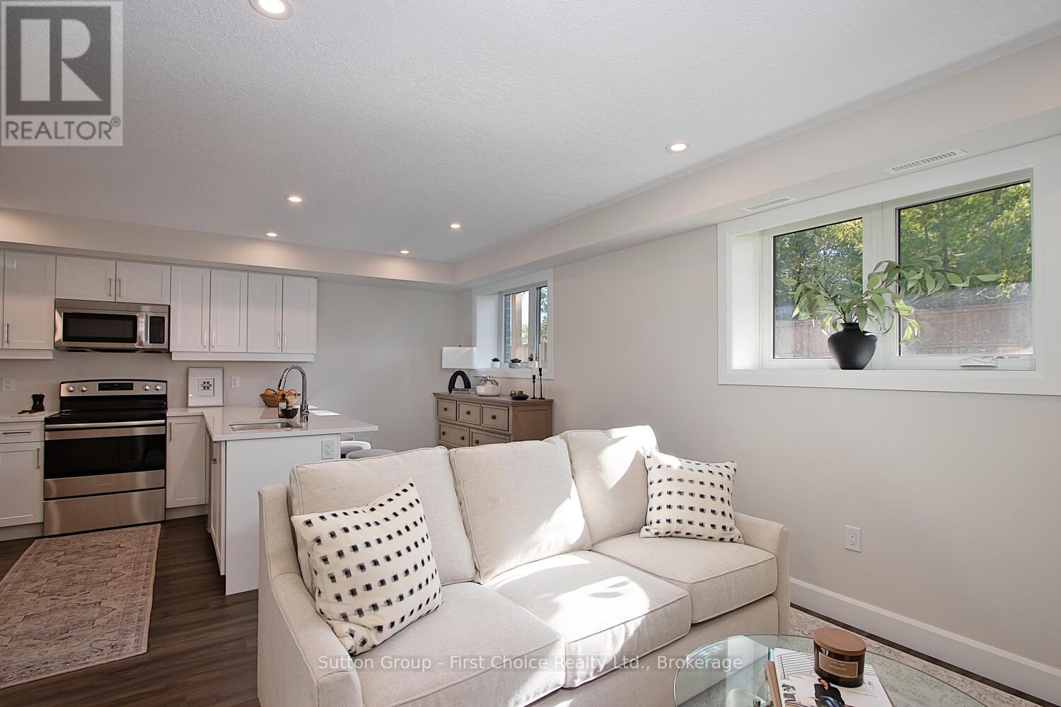 Unit 13 - 3202 Vivian Line, Stratford, Ontario  N5A 0K6 - Photo 8 - X12996064