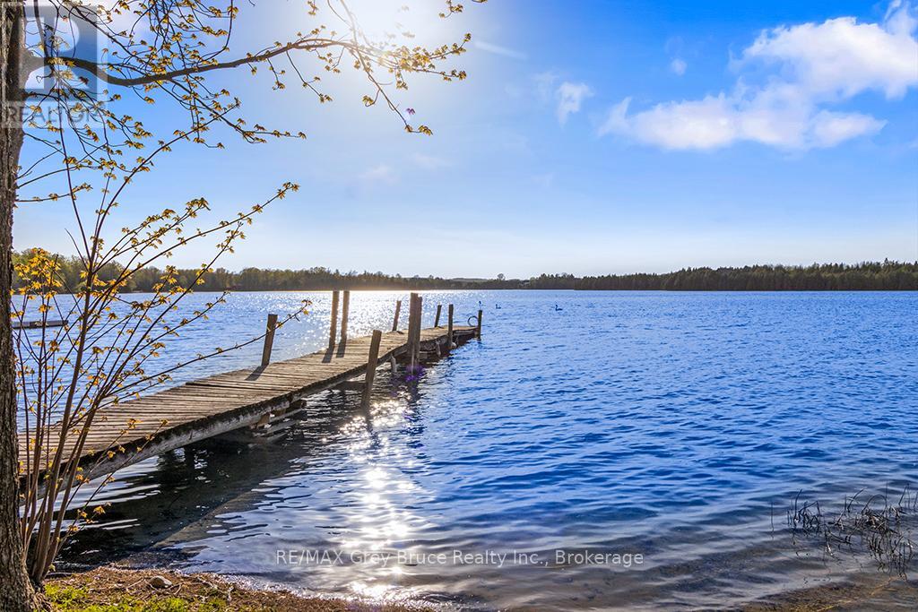 243 Mccullough Lake Drive, Chatsworth, Ontario  N0H 2V0 - Photo 14 - X12996258