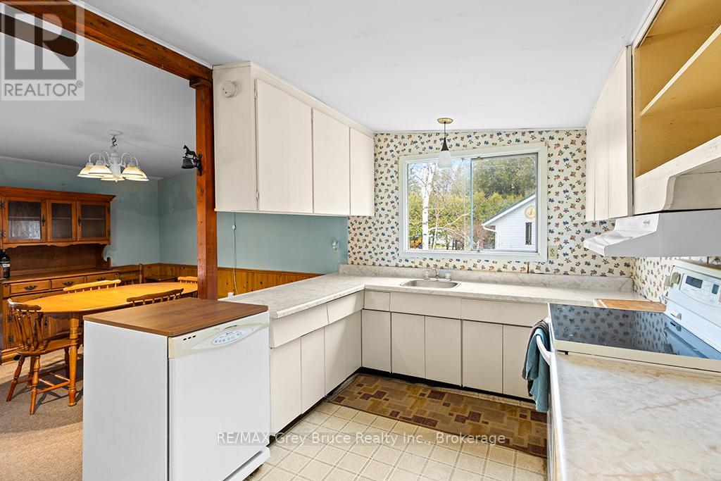 243 Mccullough Lake Drive, Chatsworth, Ontario  N0H 2V0 - Photo 19 - X12996258