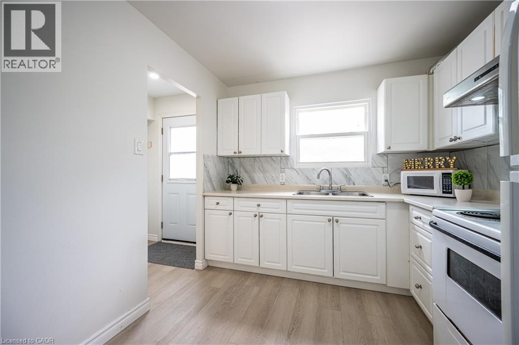 212 Westcourt Place, Waterloo, Ontario  N2L 2R7 - Photo 3 - 40820795