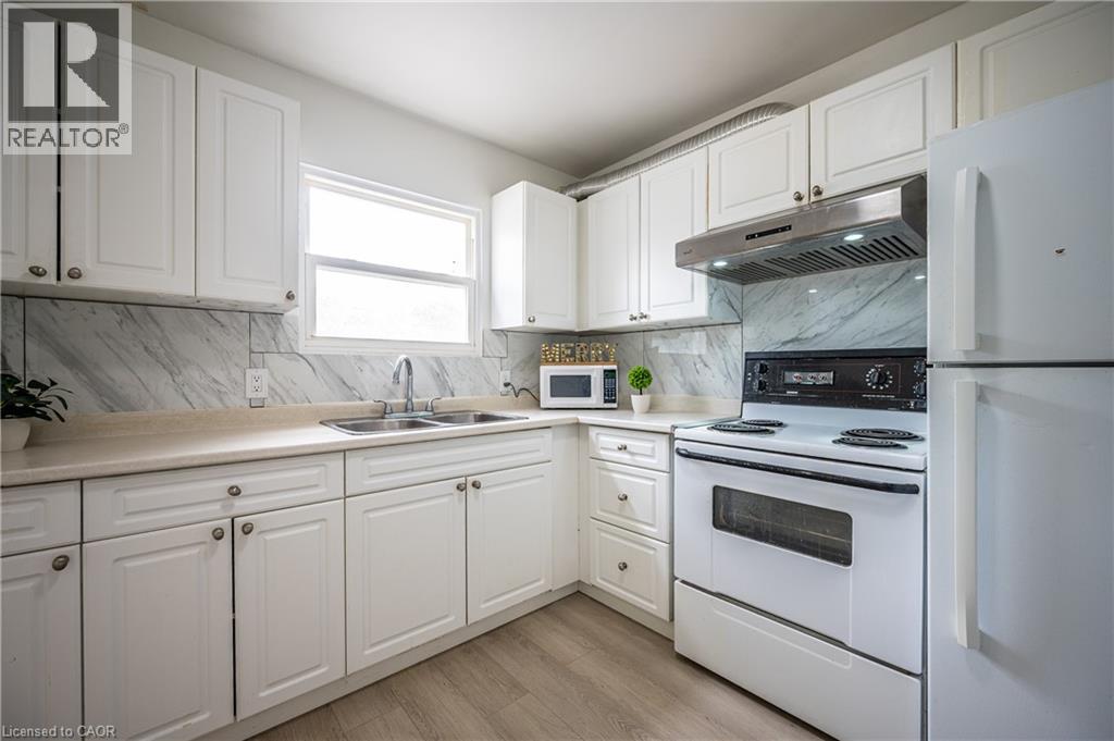 212 Westcourt Place, Waterloo, Ontario  N2L 2R7 - Photo 4 - 40820795
