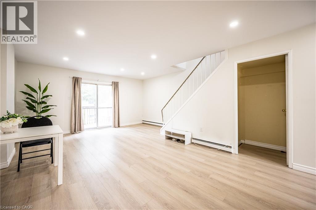 212 Westcourt Place, Waterloo, Ontario  N2L 2R7 - Photo 7 - 40820795