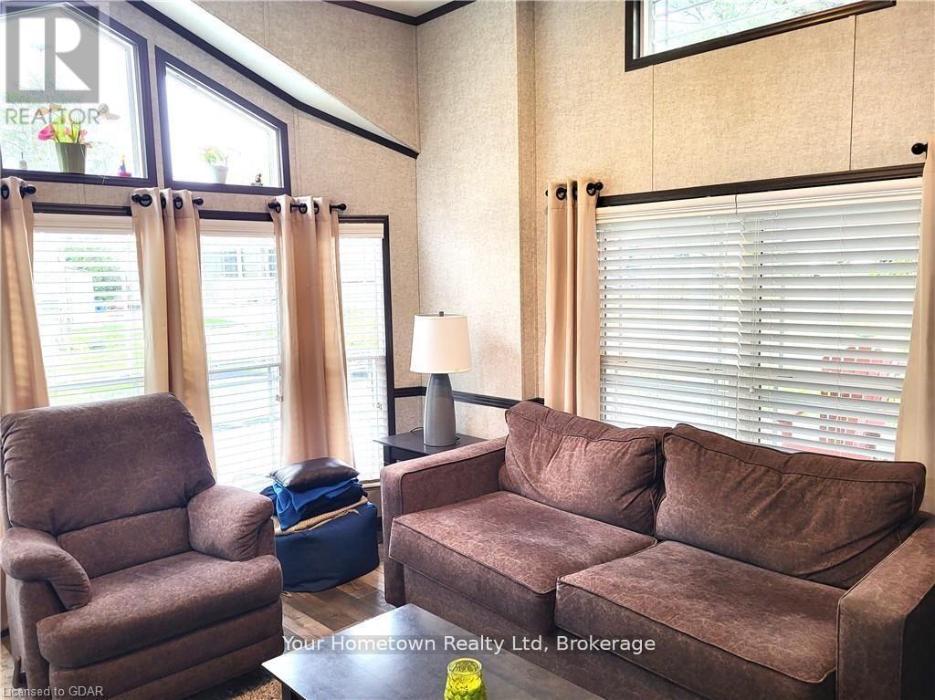 613 Oak Crescent, Centre Wellington, Ontario  N1M 2W5 - Photo 6 - X12999914