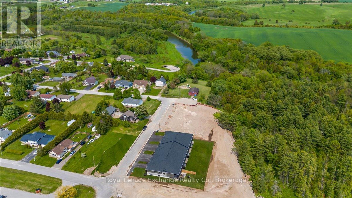 Unit 1 - 321 Arnaud Street, Arran-Elderslie, Ontario  N0G 2N0 - Photo 2 - X13000202