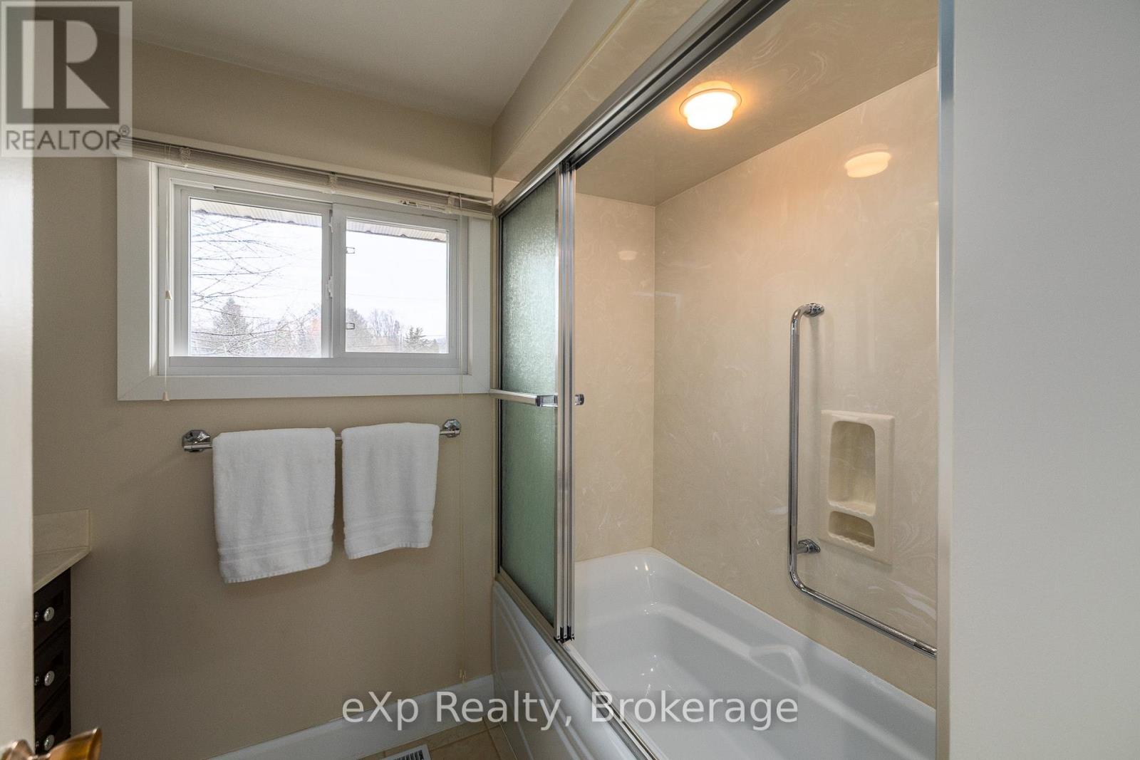 570 7th Street W, Owen Sound, Ontario  N4K 3L6 - Photo 38 - X13005228