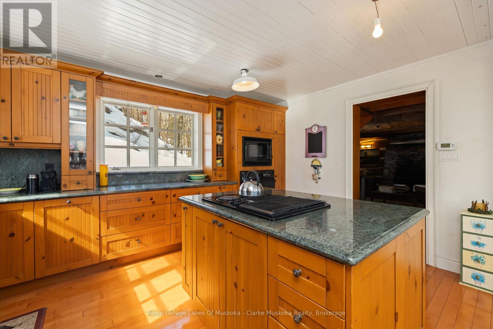 250 & 252 Clear Lake Road, Seguin, Ontario  P2A 2W8 - Photo 17 - X13007248