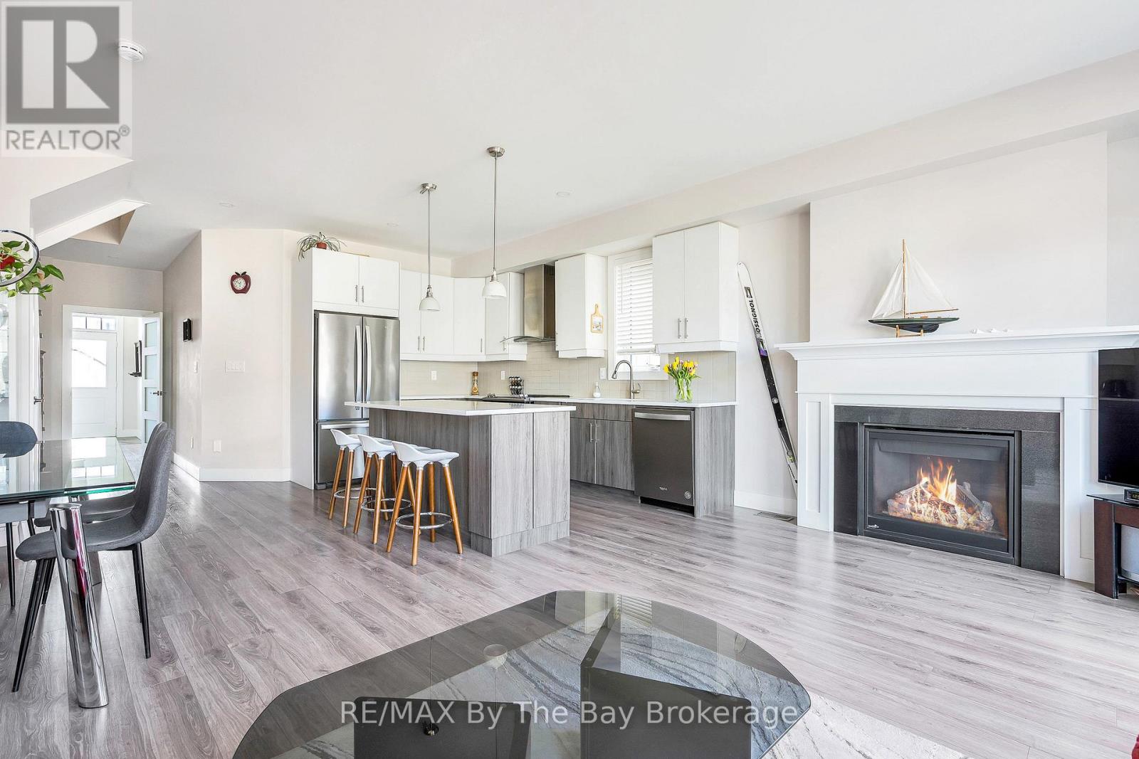 112 Sycamore Street, Blue Mountains, Ontario  L9Y 4E2 - Photo 4 - X13010780