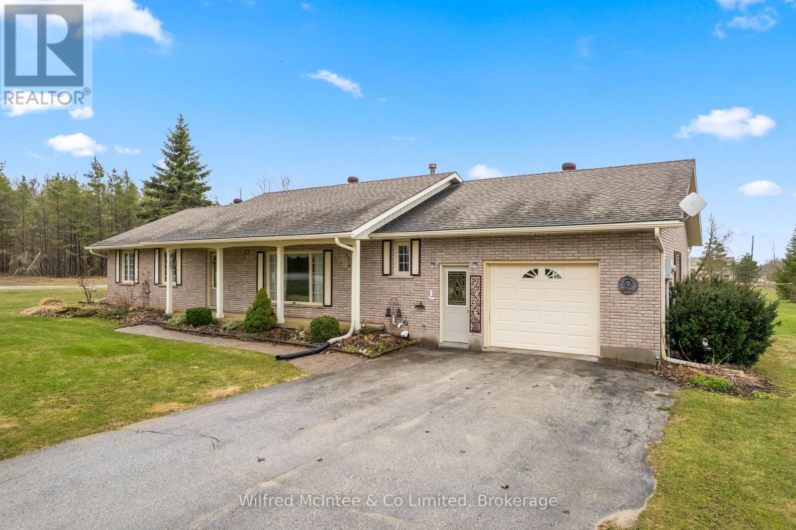 333424 Concession 1, West Grey, Ontario  N0G 1R0 - Photo 2 - X13011092