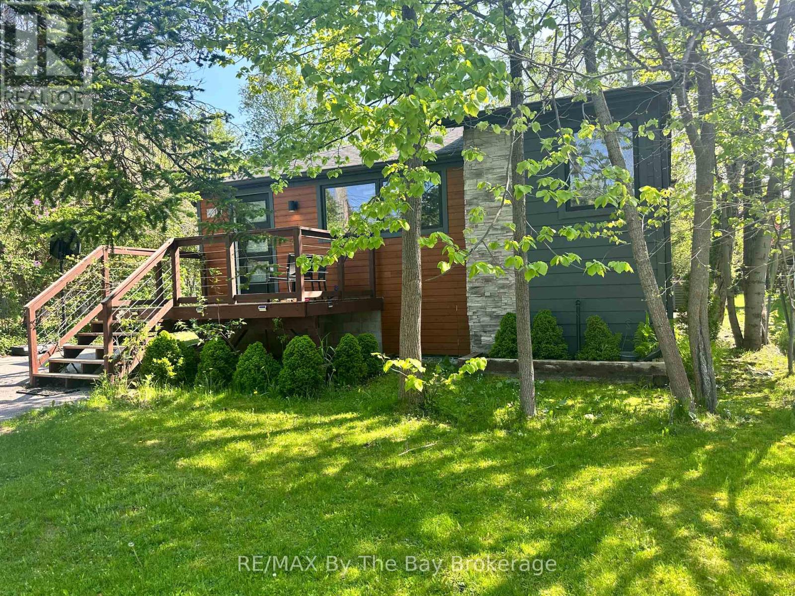 15 61st Street S, Wasaga Beach, Ontario  L9Z 1W1 - Photo 2 - S13013474
