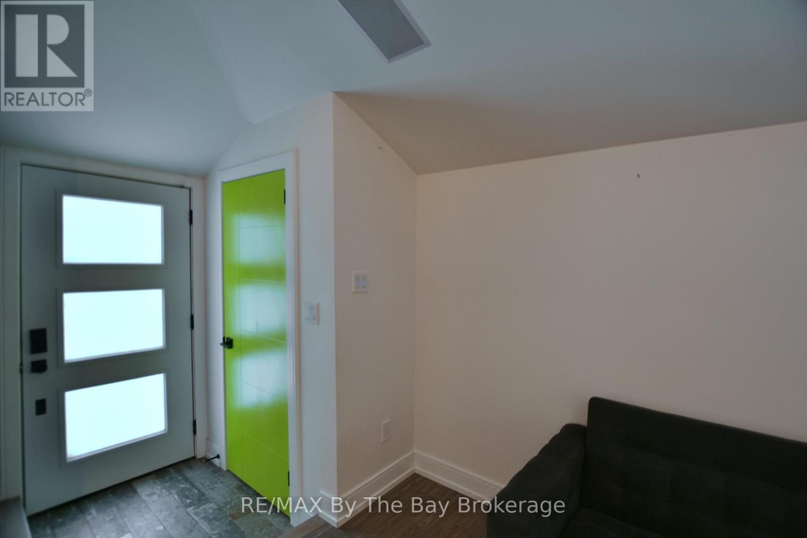 15 61st Street S, Wasaga Beach, Ontario  L9Z 1W1 - Photo 3 - S13013474