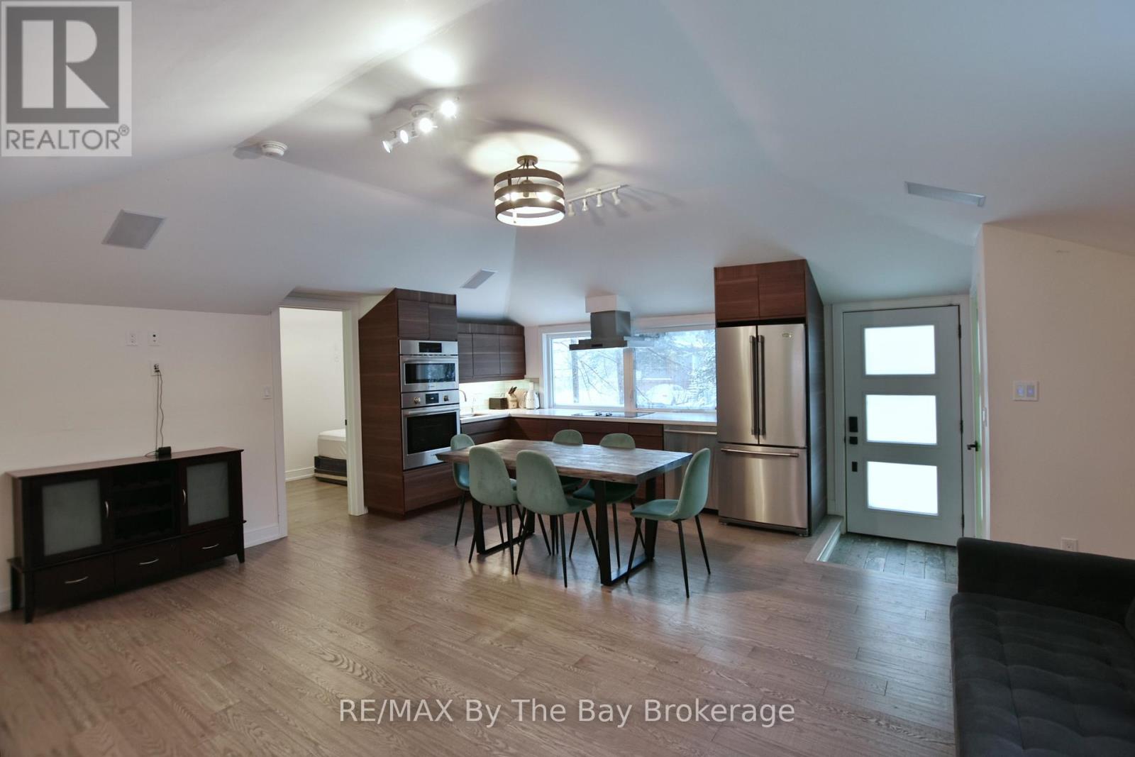 15 61st Street S, Wasaga Beach, Ontario  L9Z 1W1 - Photo 4 - S13013474