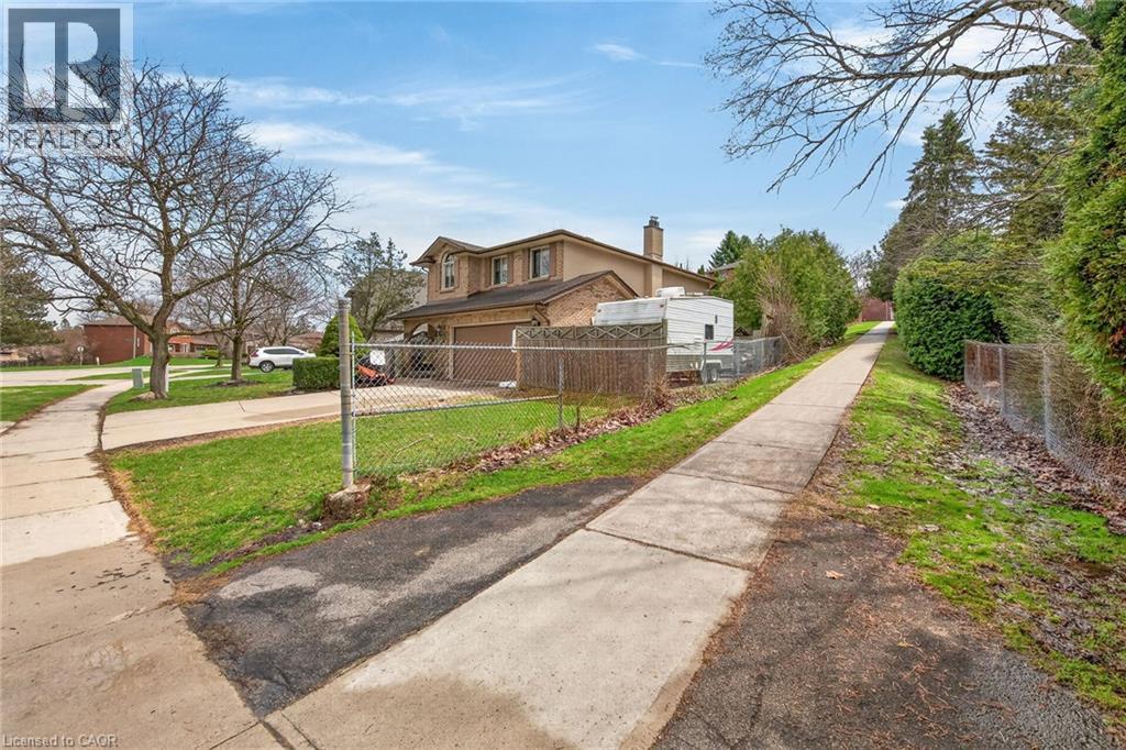 249 Lloyminn Avenue, Ancaster, Ontario  L9G 4C4 - Photo 3 - 40822133