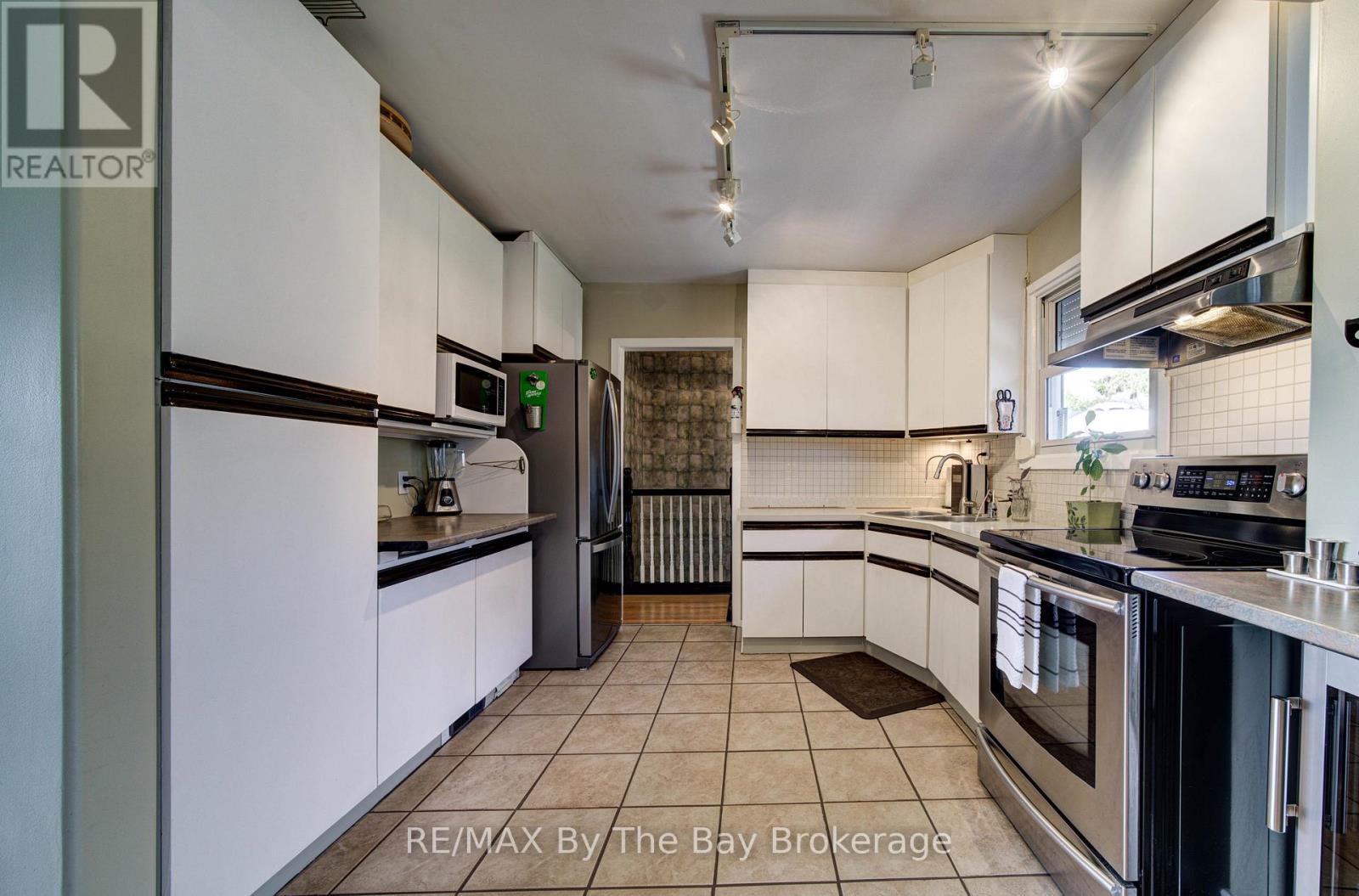 31 Saunders Street, Collingwood, Ontario  L9Y 0G3 - Photo 18 - S13018448