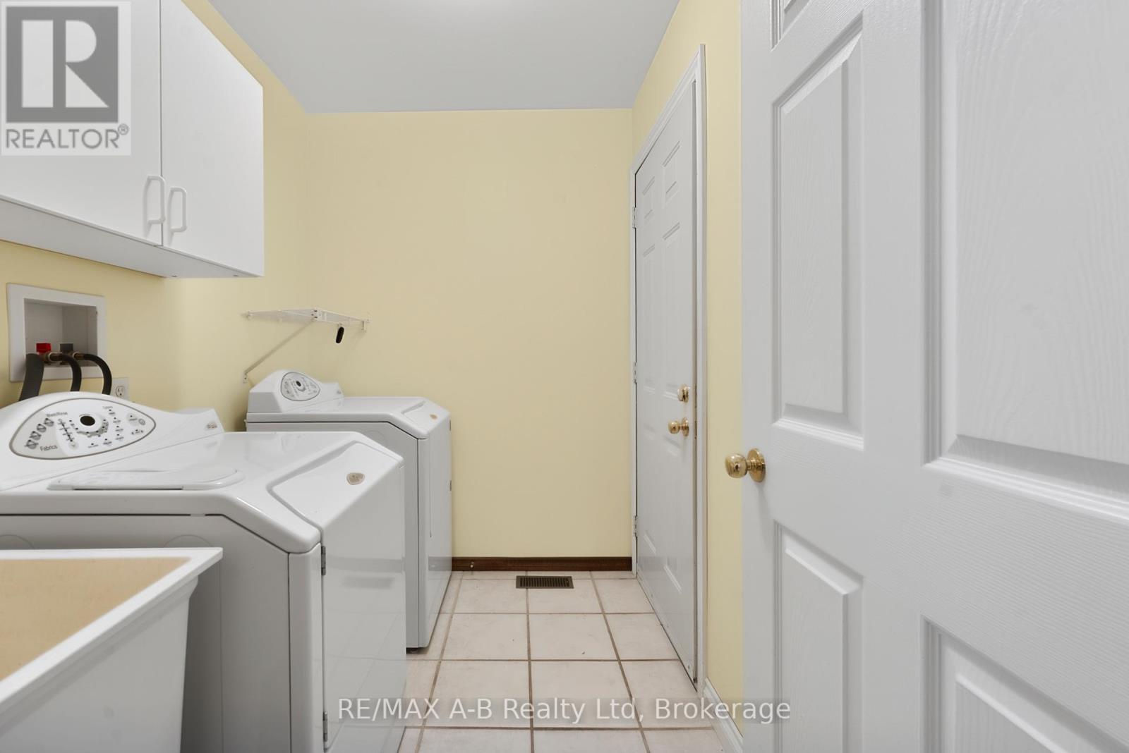 23 - 24 Griffiths Drive, Brant, Ontario  N3L 4C5 - Photo 15 - X13024984