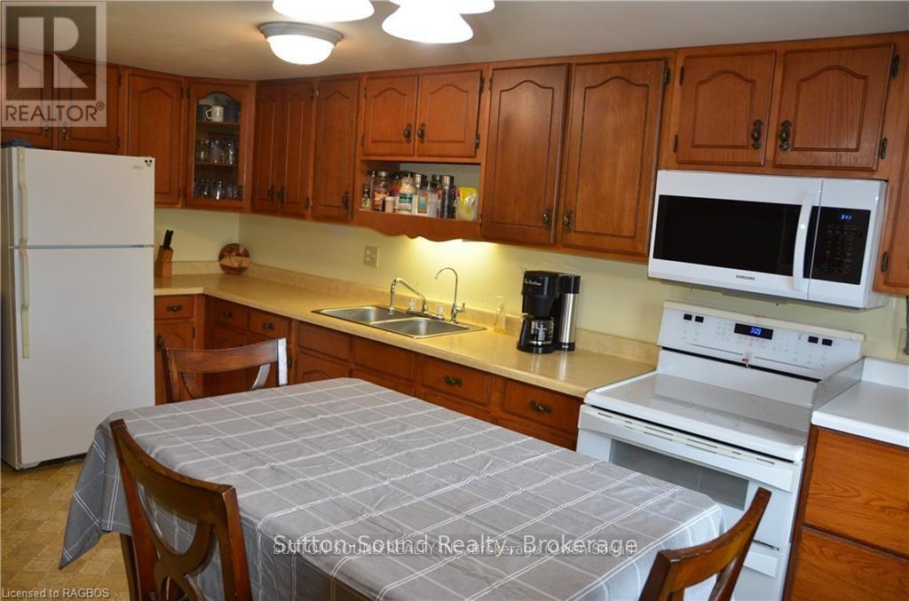 402432 Grey Road 4, West Grey, Ontario  N0H 1R0 - Photo 4 - X13031334