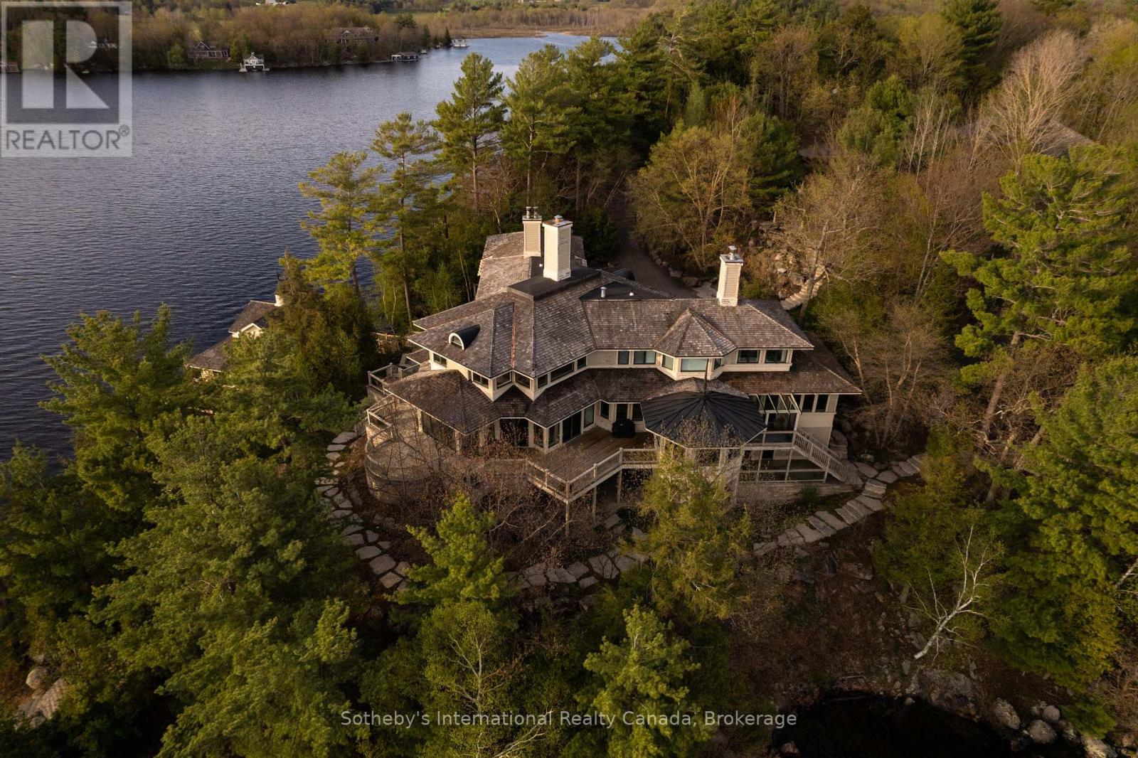 Point Cottage - 1250 Waldmere Road, Bracebridge, Ontario  P1L 1W8 - Photo 3 - X13032024