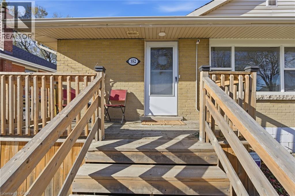 352 East 28th Street, Hamilton, Ontario  L8V 3J6 - Photo 4 - 40824561